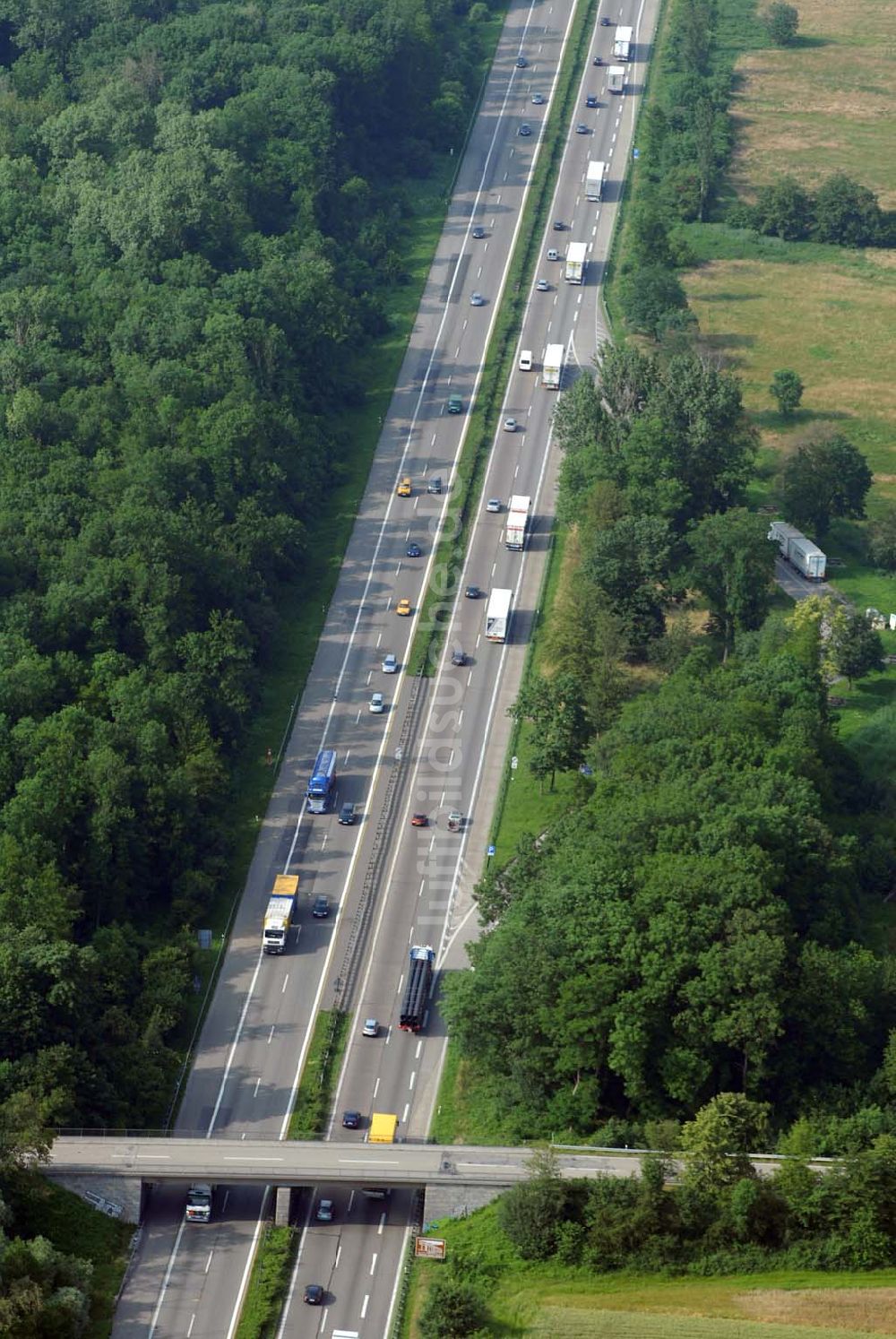 Luftbild Baden-Baden - Blick auf den Verlauf der BAB A5 zwischen dem AA Offenburg nordwärts bis zum AA Baden-Baden