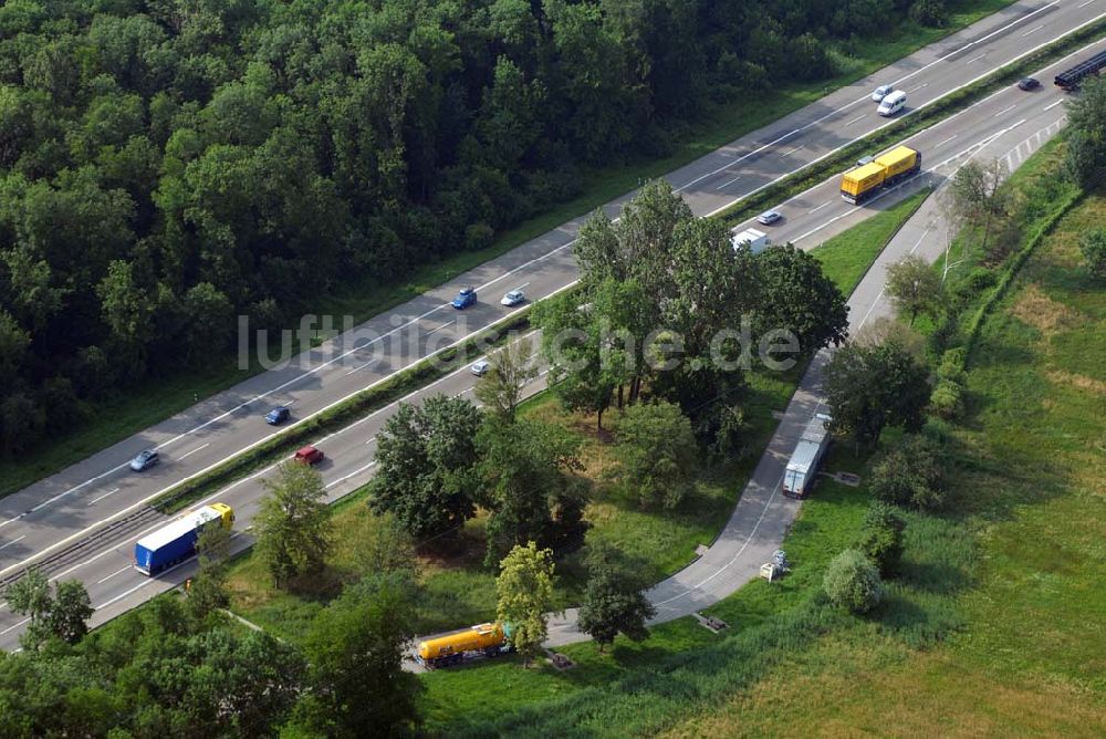 Baden-Baden von oben - Blick auf den Verlauf der BAB A5 zwischen dem AA Offenburg nordwärts bis zum AA Baden-Baden