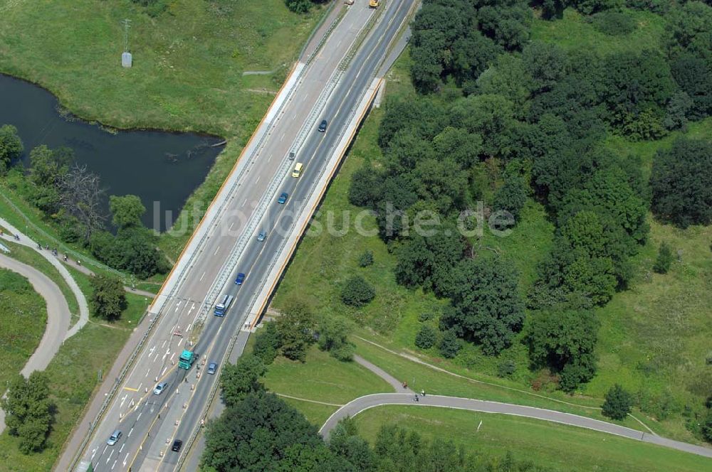 Dessau aus der Vogelperspektive: Blick auf verschiedene Brückenbauwerke an der Baustelle zum Ausbau der B184 zwischen Dessau und Roßlau in Sachsen-Anhalt