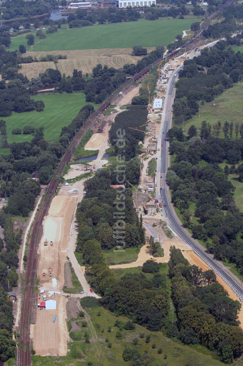 Luftaufnahme Dessau - Blick auf verschiedene Brückenbauwerke an der Baustelle zum Ausbau der B184 zwischen Dessau und Roßlau in Sachsen-Anhalt