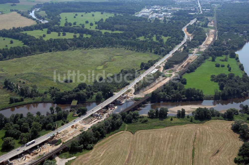 Dessau aus der Vogelperspektive: Blick auf verschiedene Brückenbauwerke an der Baustelle zum Ausbau der B184 zwischen Dessau und Roßlau in Sachsen-Anhalt