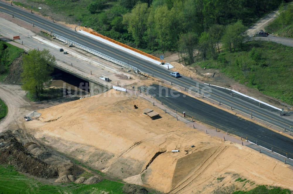 Roßlau aus der Vogelperspektive: Blick auf verschiedene Brückenbauwerke an der Baustelle zum Ausbau der B184 zwischen Dessau und Roßlau in Sachsen-Anhalt