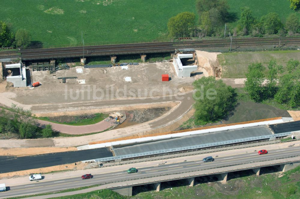 Roßlau aus der Vogelperspektive: Blick auf verschiedene Brückenbauwerke an der Baustelle zum Ausbau der B184 zwischen Dessau und Roßlau in Sachsen-Anhalt