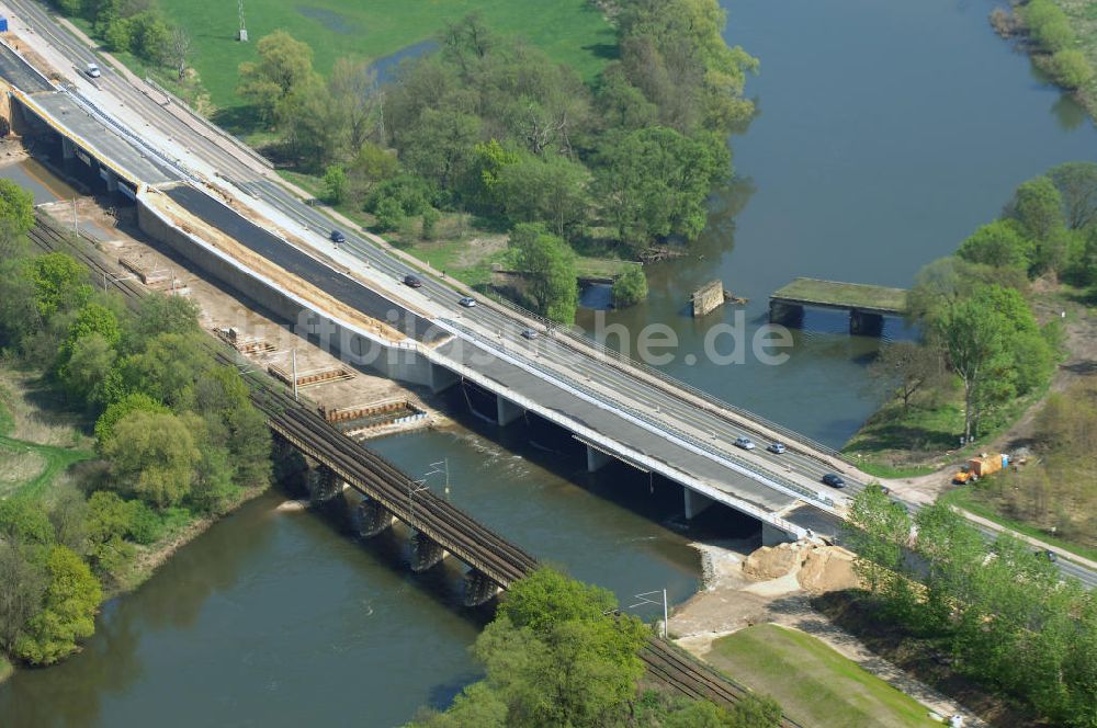 Roßlau von oben - Blick auf verschiedene Brückenbauwerke an der Baustelle zum Ausbau der B184 zwischen Dessau und Roßlau in Sachsen-Anhalt