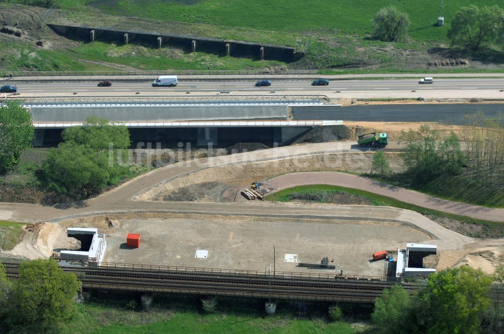 Luftbild Roßlau - Blick auf verschiedene Brückenbauwerke an der Baustelle zum Ausbau der B184 zwischen Dessau und Roßlau in Sachsen-Anhalt