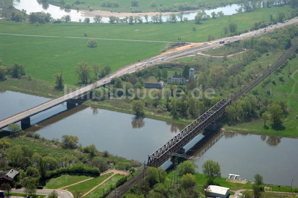 Roßlau von oben - Blick auf verschiedene Brückenbauwerke an der Baustelle zum Ausbau der B184 zwischen Dessau und Roßlau in Sachsen-Anhalt