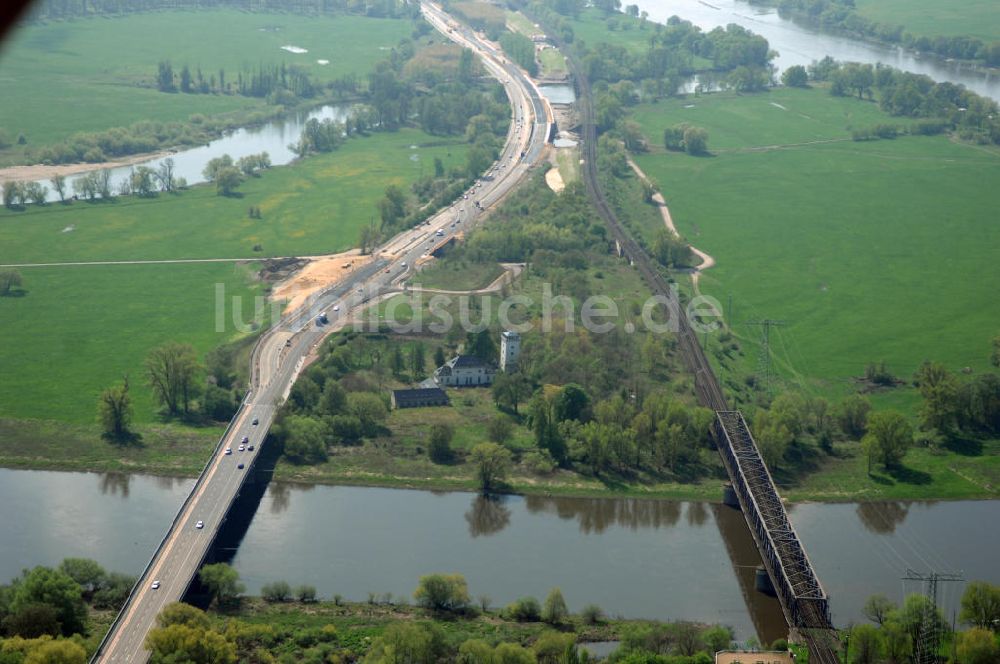 Roßlau aus der Vogelperspektive: Blick auf verschiedene Brückenbauwerke an der Baustelle zum Ausbau der B184 zwischen Dessau und Roßlau in Sachsen-Anhalt