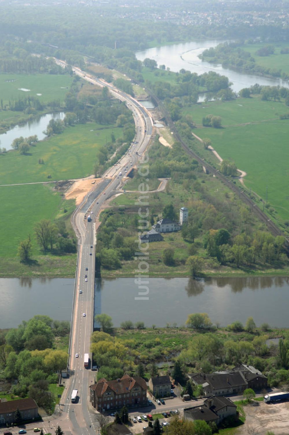 Luftbild Roßlau - Blick auf verschiedene Brückenbauwerke an der Baustelle zum Ausbau der B184 zwischen Dessau und Roßlau in Sachsen-Anhalt