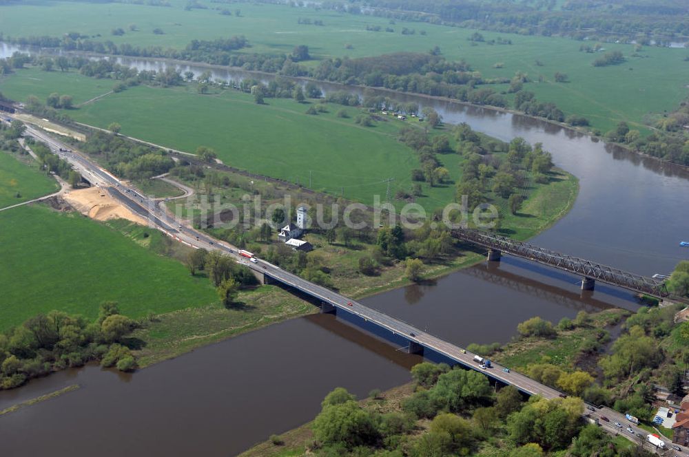 Roßlau von oben - Blick auf verschiedene Brückenbauwerke an der Baustelle zum Ausbau der B184 zwischen Dessau und Roßlau in Sachsen-Anhalt