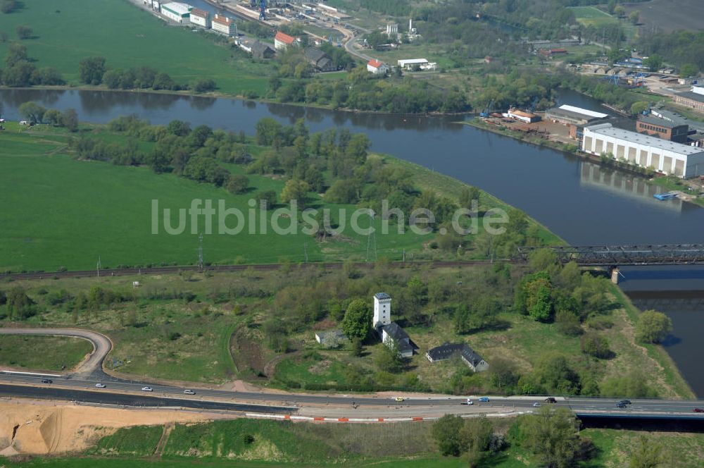 Luftbild Roßlau - Blick auf verschiedene Brückenbauwerke an der Baustelle zum Ausbau der B184 zwischen Dessau und Roßlau in Sachsen-Anhalt