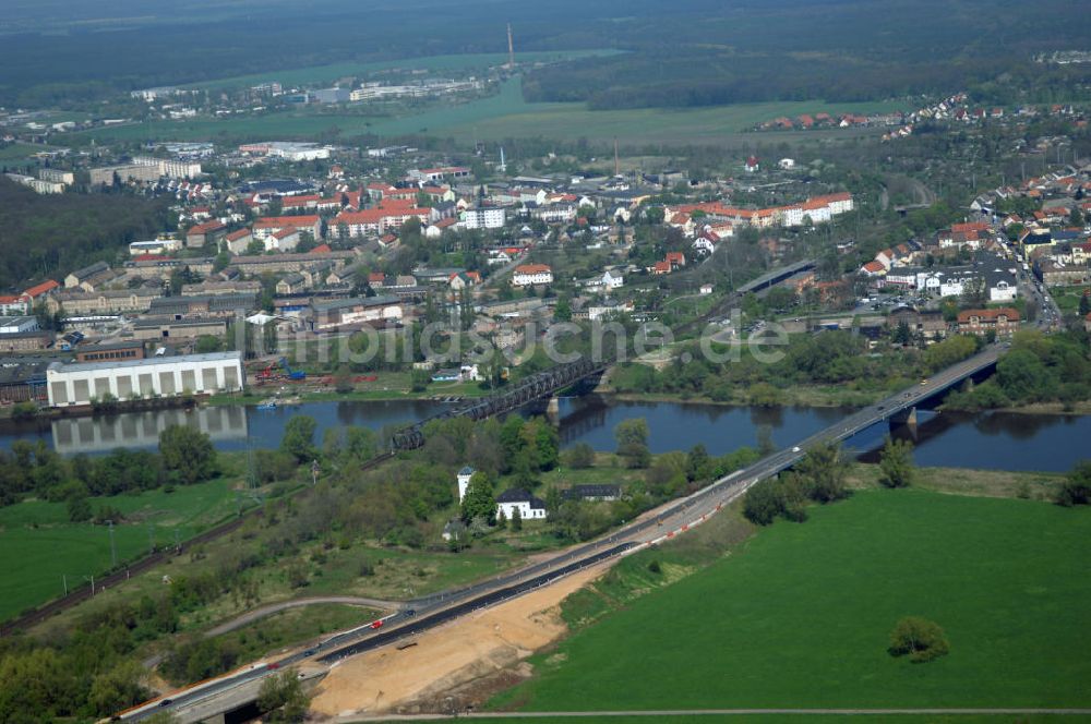 Luftbild Roßlau - Blick auf verschiedene Brückenbauwerke an der Baustelle zum Ausbau der B184 zwischen Dessau und Roßlau in Sachsen-Anhalt