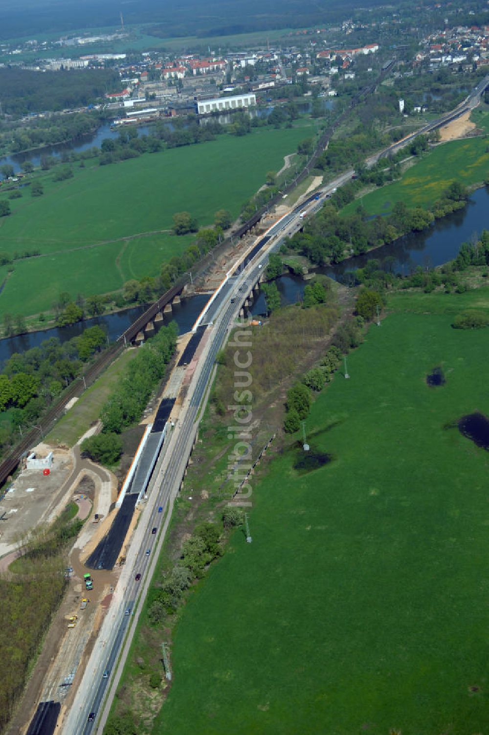 Luftbild Roßlau - Blick auf verschiedene Brückenbauwerke an der Baustelle zum Ausbau der B184 zwischen Dessau und Roßlau in Sachsen-Anhalt