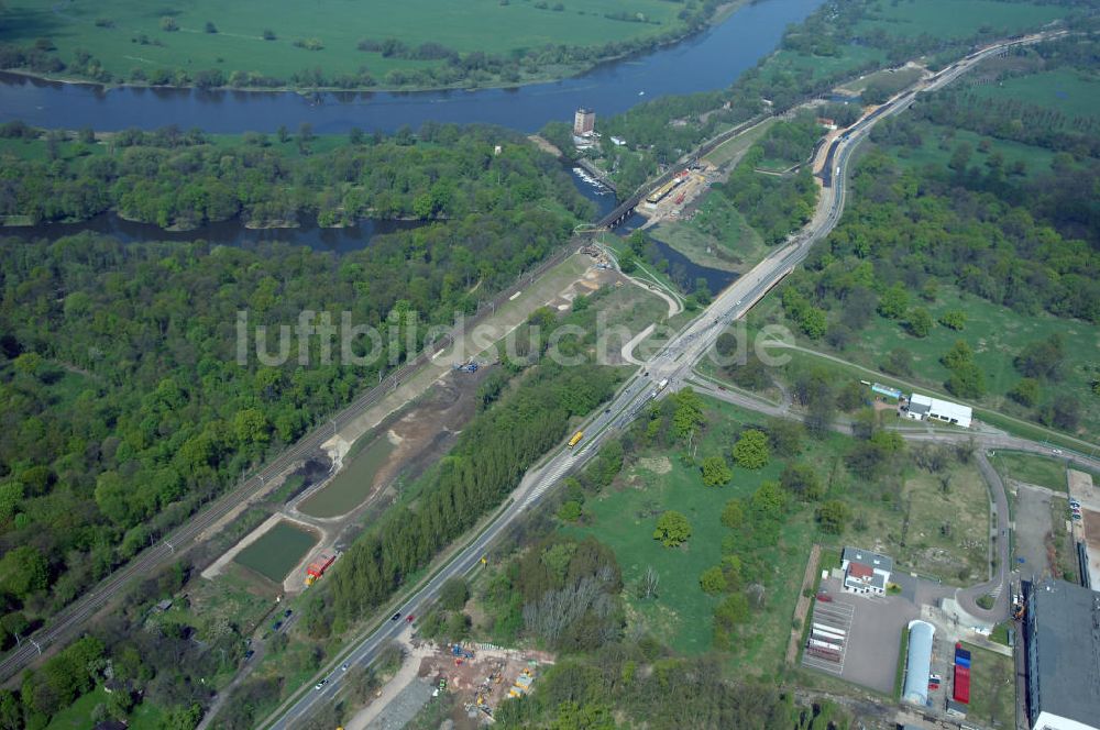 Roßlau aus der Vogelperspektive: Blick auf verschiedene Brückenbauwerke an der Baustelle zum Ausbau der B184 zwischen Dessau und Roßlau in Sachsen-Anhalt