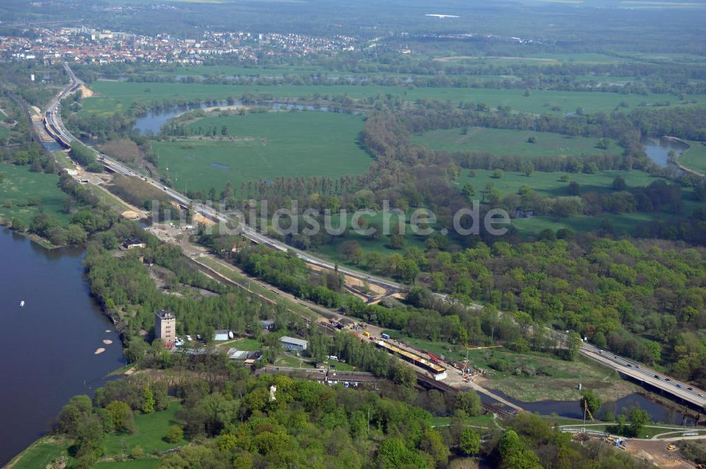 Luftbild Roßlau - Blick auf verschiedene Brückenbauwerke an der Baustelle zum Ausbau der B184 zwischen Dessau und Roßlau in Sachsen-Anhalt