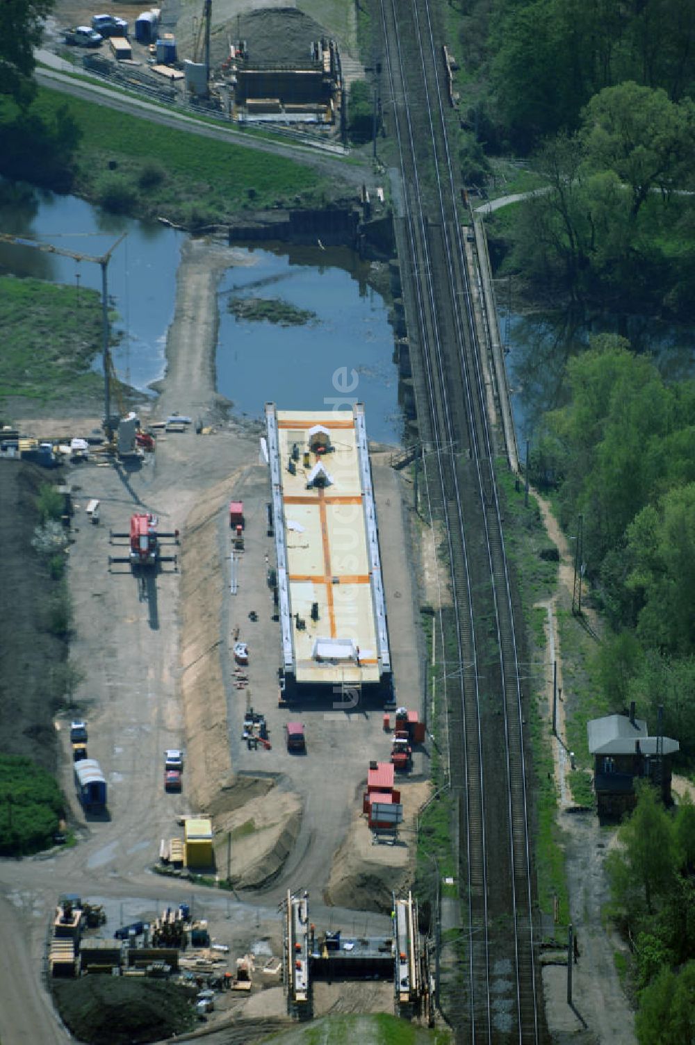 Roßlau aus der Vogelperspektive: Blick auf verschiedene Brückenbauwerke an der Baustelle zum Ausbau der B184 zwischen Dessau und Roßlau in Sachsen-Anhalt