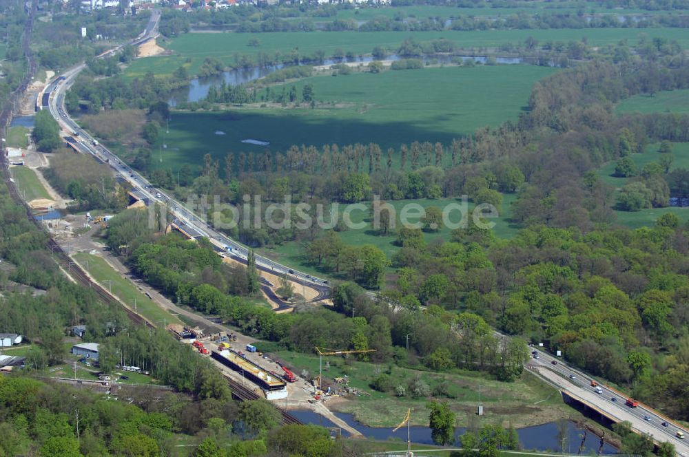 Roßlau aus der Vogelperspektive: Blick auf verschiedene Brückenbauwerke an der Baustelle zum Ausbau der B184 zwischen Dessau und Roßlau in Sachsen-Anhalt