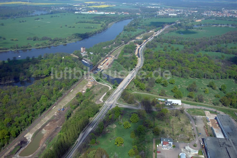 Roßlau von oben - Blick auf verschiedene Brückenbauwerke an der Baustelle zum Ausbau der B184 zwischen Dessau und Roßlau in Sachsen-Anhalt