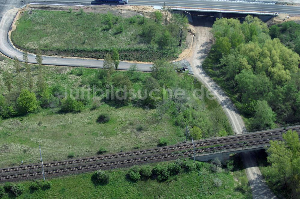 Roßlau von oben - Blick auf verschiedene Brückenbauwerke an der Baustelle zum Ausbau der B184 zwischen Dessau und Roßlau in Sachsen-Anhalt