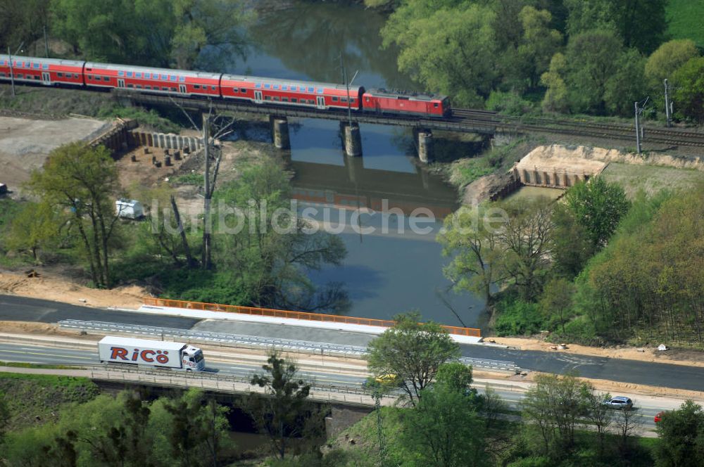 Roßlau aus der Vogelperspektive: Blick auf verschiedene Brückenbauwerke an der Baustelle zum Ausbau der B184 zwischen Dessau und Roßlau in Sachsen-Anhalt