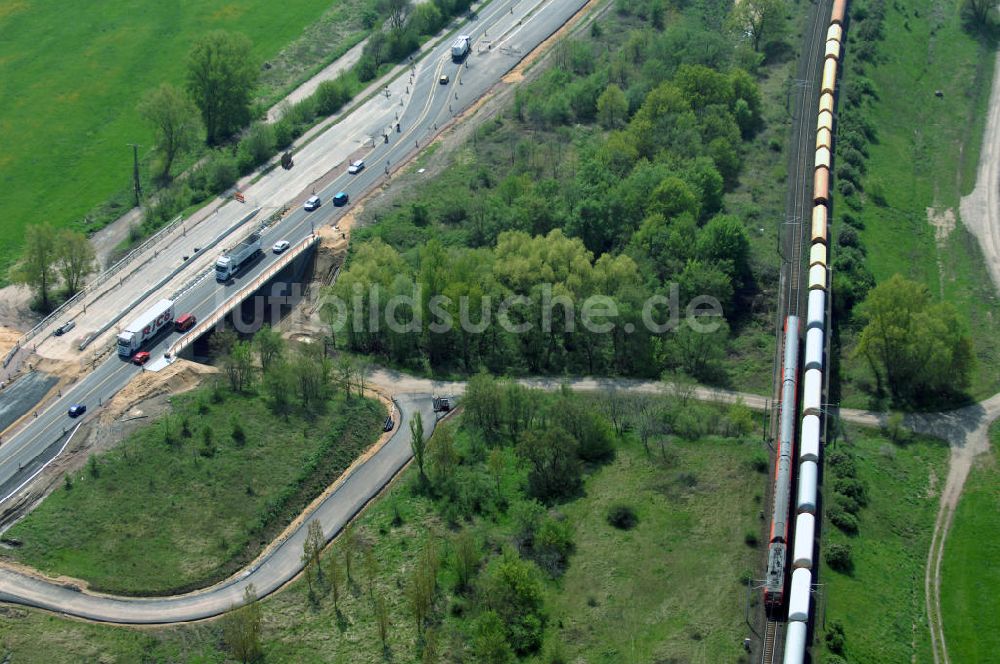 Roßlau aus der Vogelperspektive: Blick auf verschiedene Brückenbauwerke an der Baustelle zum Ausbau der B184 zwischen Dessau und Roßlau in Sachsen-Anhalt