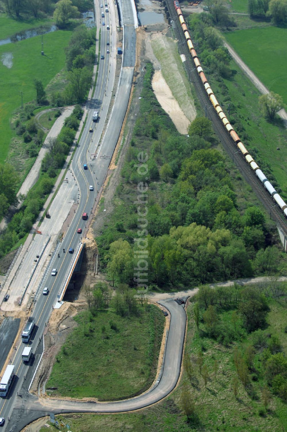 Luftbild Roßlau - Blick auf verschiedene Brückenbauwerke an der Baustelle zum Ausbau der B184 zwischen Dessau und Roßlau in Sachsen-Anhalt