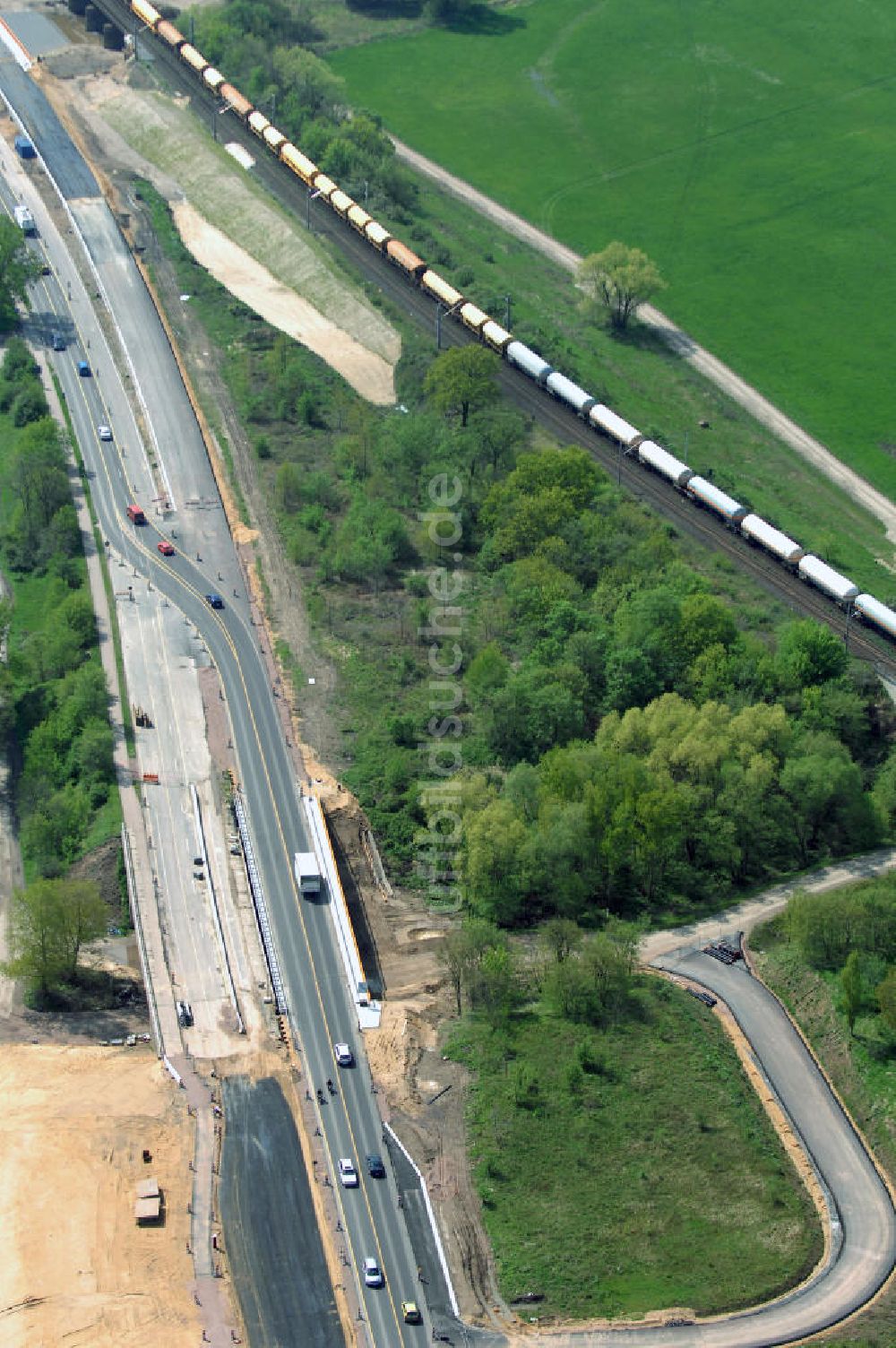 Luftaufnahme Roßlau - Blick auf verschiedene Brückenbauwerke an der Baustelle zum Ausbau der B184 zwischen Dessau und Roßlau in Sachsen-Anhalt