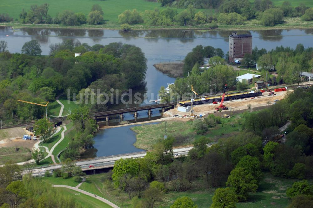 Roßlau aus der Vogelperspektive: Blick auf verschiedene Brückenbauwerke an der Baustelle zum Ausbau der B184 zwischen Dessau und Roßlau in Sachsen-Anhalt