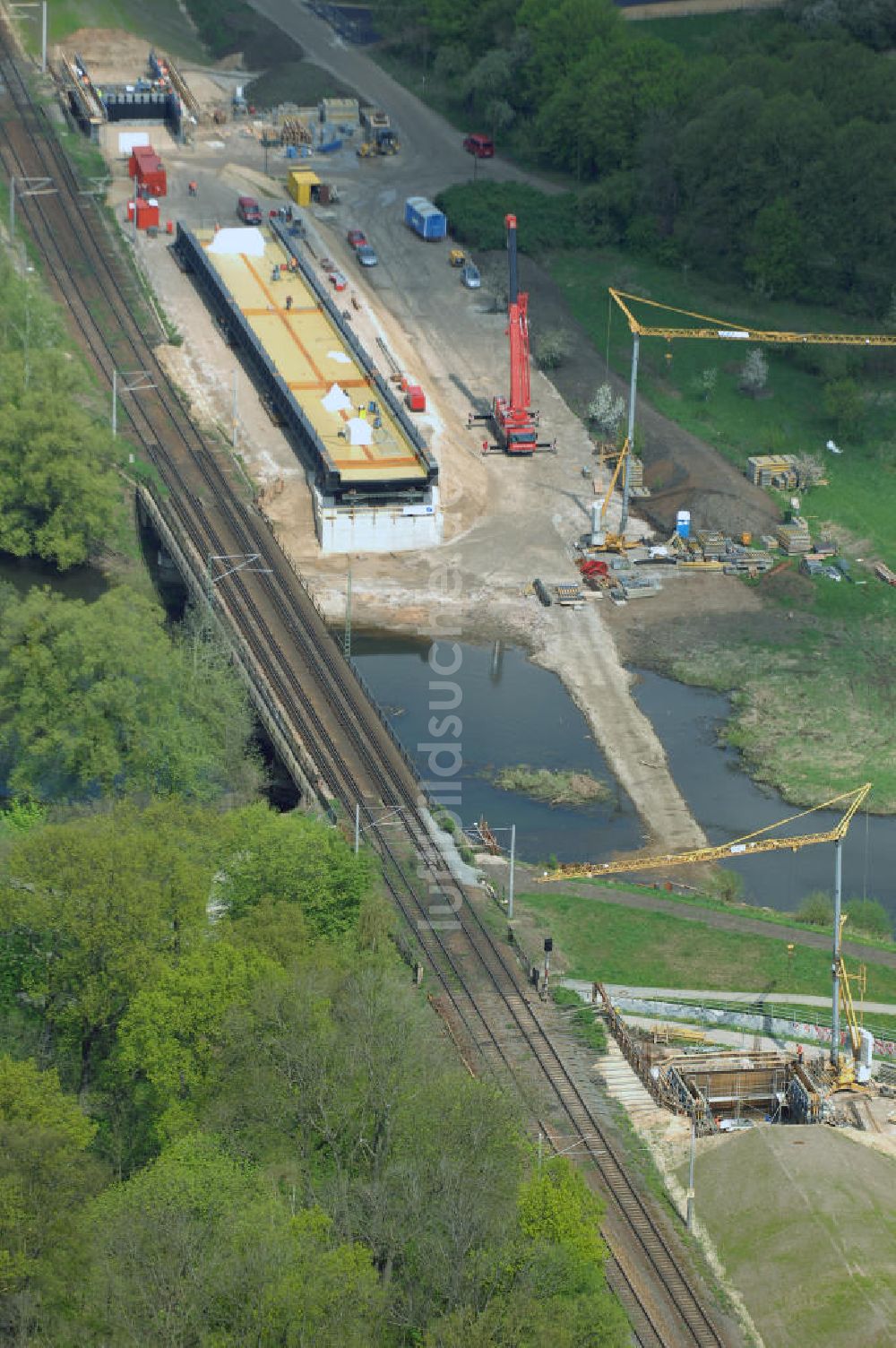 Roßlau von oben - Blick auf verschiedene Brückenbauwerke an der Baustelle zum Ausbau der B184 zwischen Dessau und Roßlau in Sachsen-Anhalt