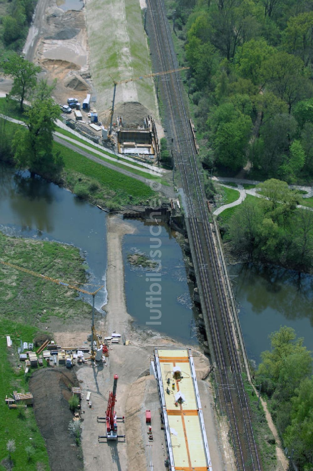 Luftaufnahme Roßlau - Blick auf verschiedene Brückenbauwerke an der Baustelle zum Ausbau der B184 zwischen Dessau und Roßlau in Sachsen-Anhalt