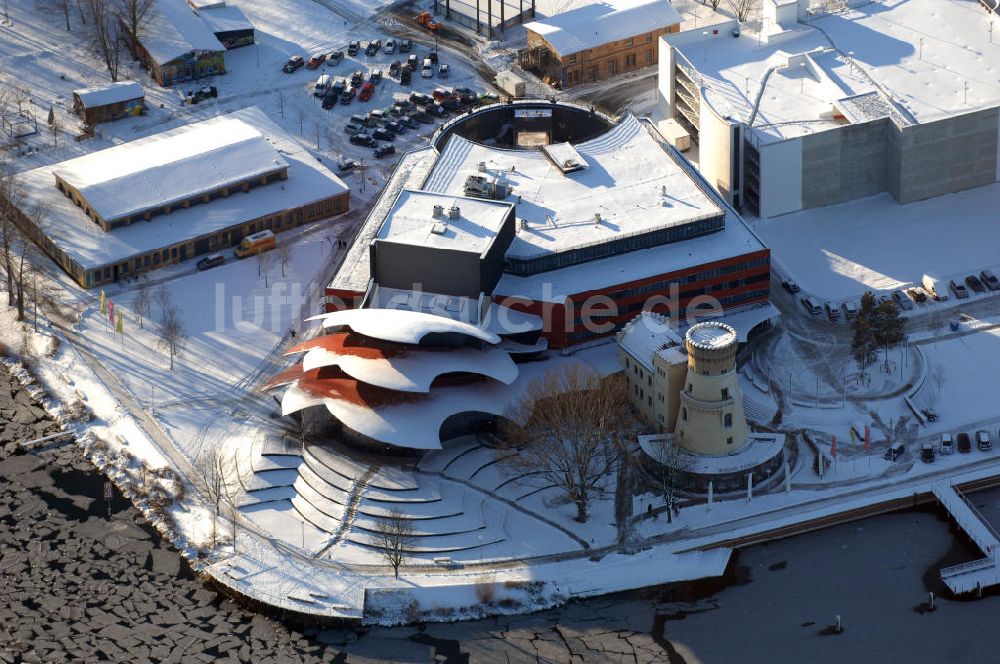 Luftaufnahme POTSDAM - Blick auf das verschneite Hans Otto Theater, dem Brandenburgischen Landestheaters in Potsdam