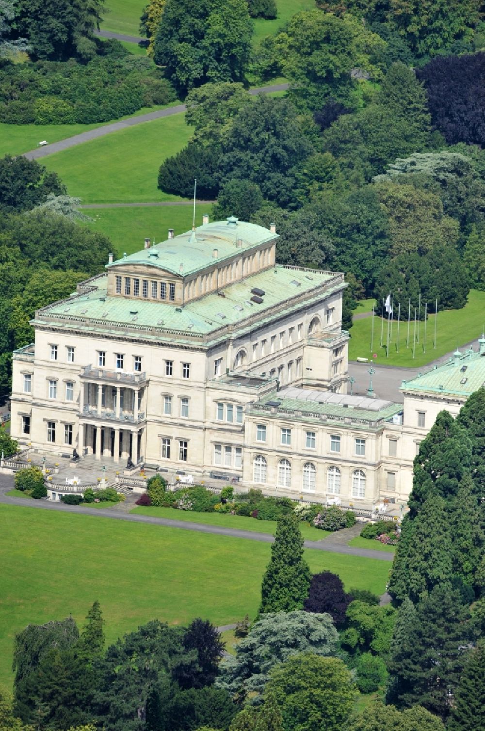 Luftbild Essen - Blick auf die Villa Hügel im Essener Stadtteil Bredeney