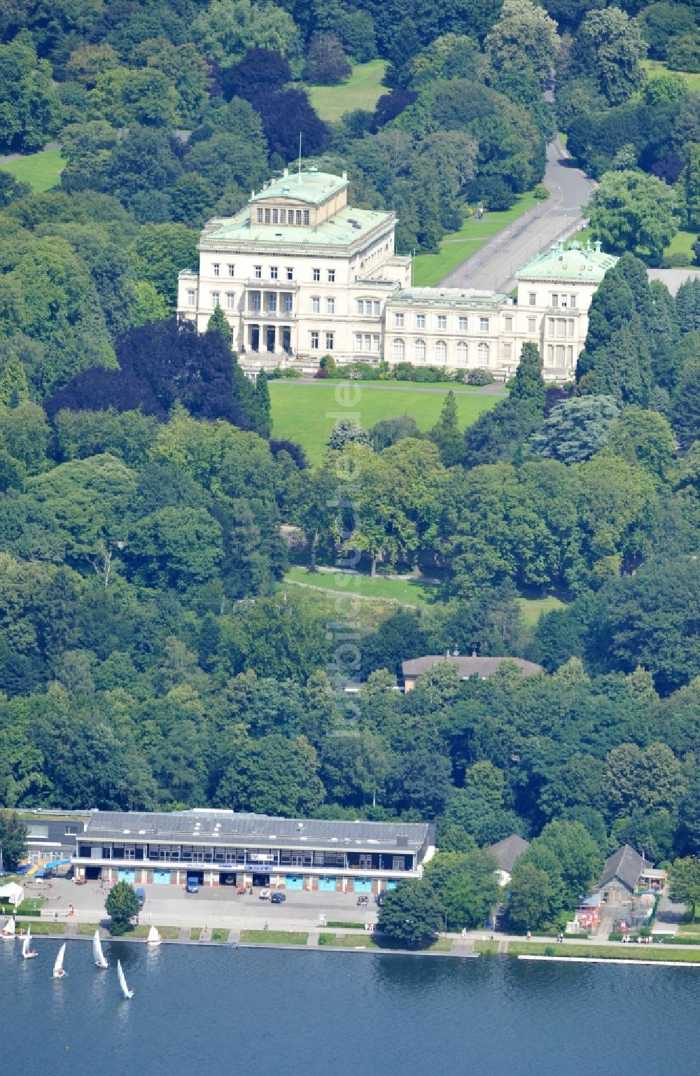 Essen von oben - Blick auf die Villa Hügel im Essener Stadtteil Bredeney