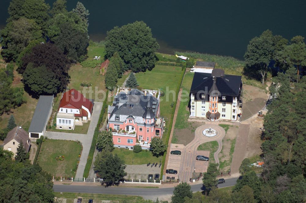 Grünheide von oben - Blick auf Villen am Seeufer in Grünheide (Mark)