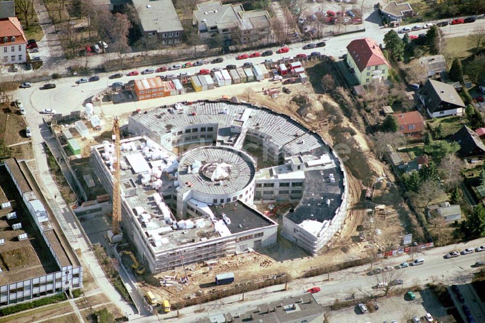 Berlin-Neukölln von oben - Blick auf das vivantes-Krankenhaus Neukölln mit dem Erweiterungsneubauam Bereich Rotkehlchenweg / Rotschwanzweg an der Rudower Chaussee