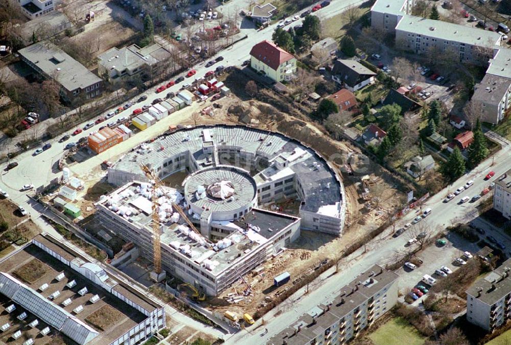 Berlin-Neukölln von oben - Blick auf das vivantes-Krankenhaus Neukölln mit dem Erweiterungsneubauam Bereich Rotkehlchenweg / Rotschwanzweg an der Rudower Chaussee