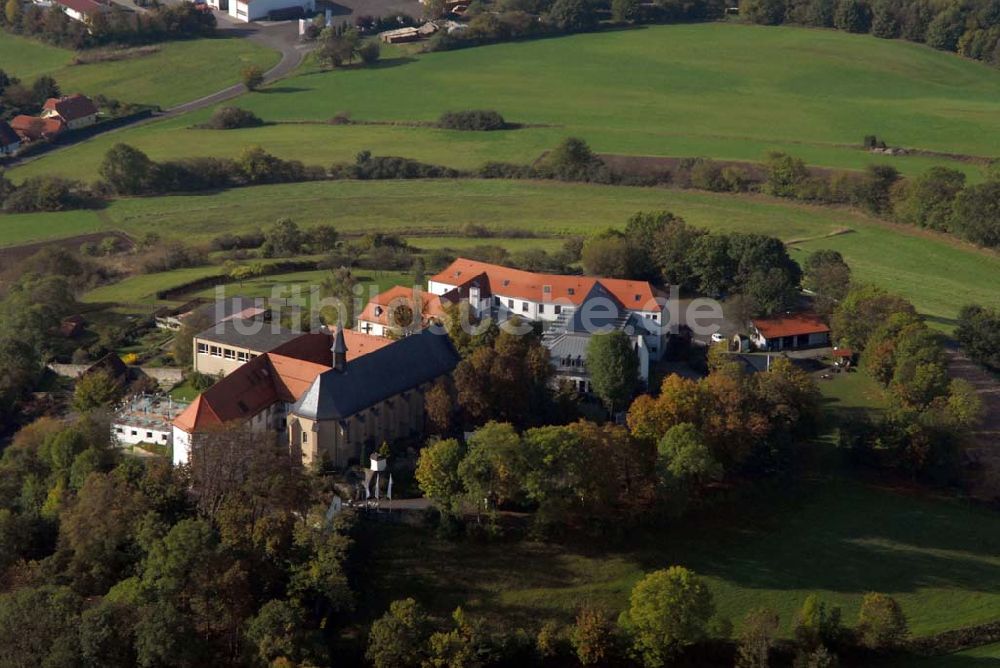 Bad Brückenau aus der Vogelperspektive: Blick auf den Volkersberg mit dem Haus Volkersberg, der Wallfahrtskirche und dem Franziskanerkloster