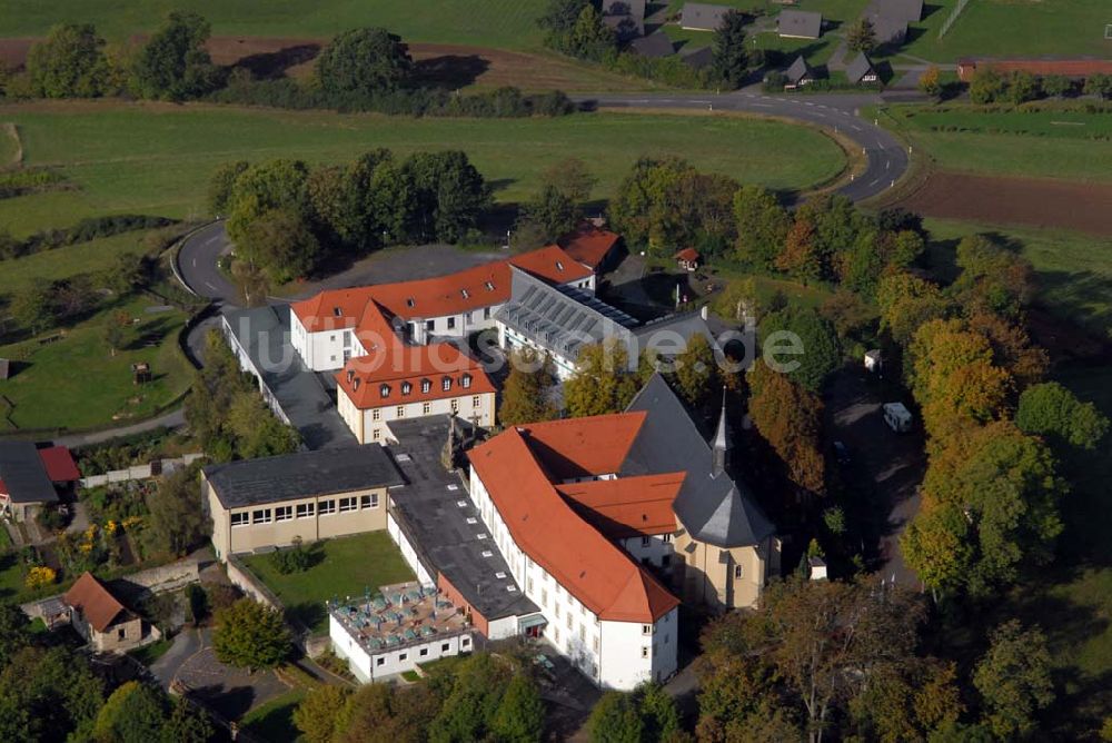 Bad Brückenau von oben - Blick auf den Volkersberg mit dem Haus Volkersberg, der Wallfahrtskirche und dem Franziskanerkloster