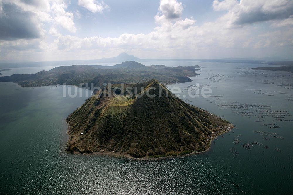 Batangas aus der Vogelperspektive: Blick auf die Vulkaninsel im Taal-See