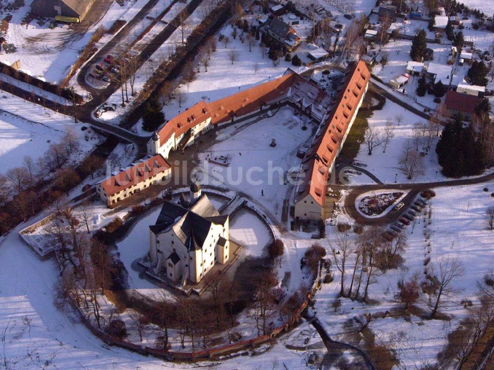 Chemnitz / Sachsen von oben - Blick auf das Wasserschloss Klaffenbach bei Chemnitz