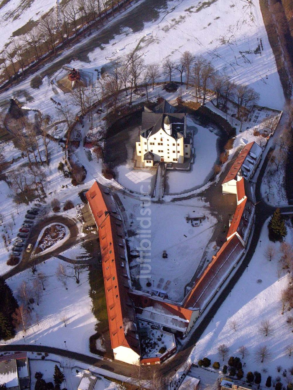 Chemnitz / Sachsen von oben - Blick auf das Wasserschloss Klaffenbach bei Chemnitz