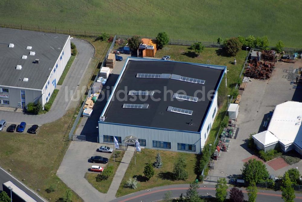 Rangsdorf von oben - Blick auf die Werkhalle der Fräntzel Kunststoffe GmbH im Gewerbegebiet Theresenhof am Südring-Center Rangsdorf