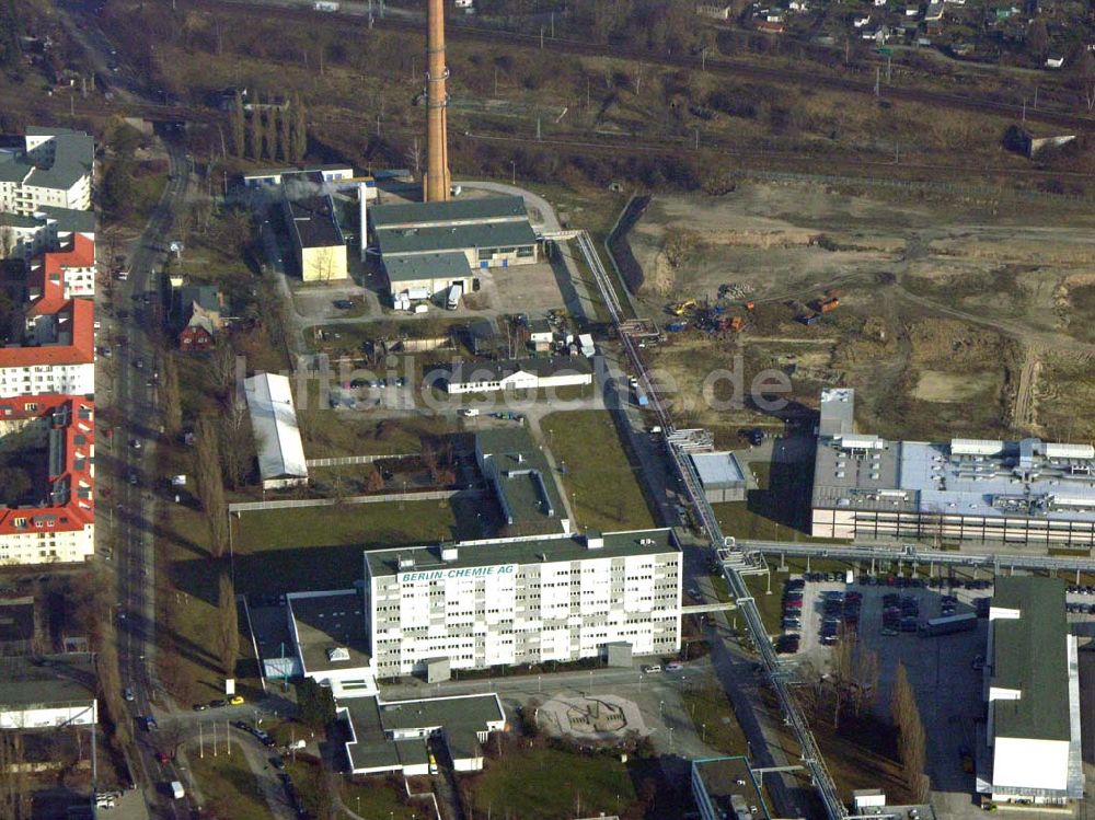 Luftbild Berlin - Blick auf das Werksgelände der Berlin Chemie AG