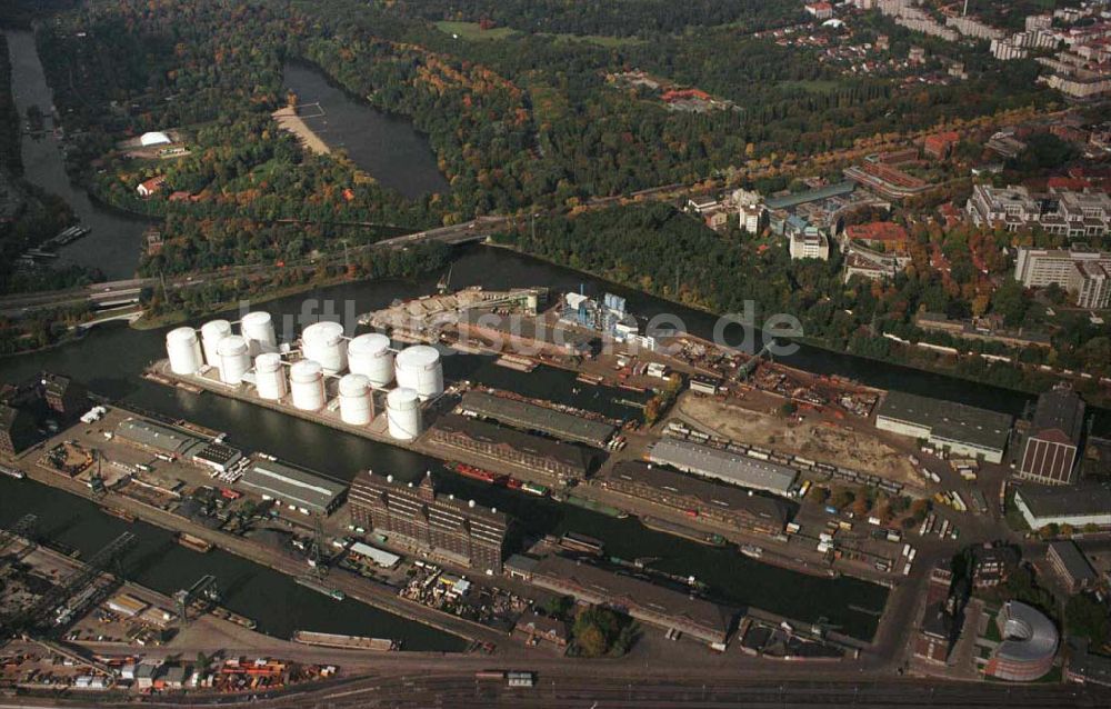 Berlin - Moabit von oben - Blick auf den Westhafen der BEHALA