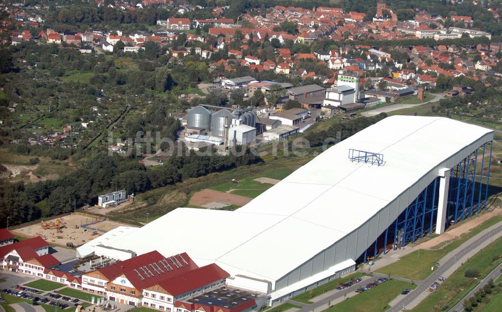 Wittenburg aus der Vogelperspektive: Blick auf die Wintersporthalle Snow Funpark in Wittenburg