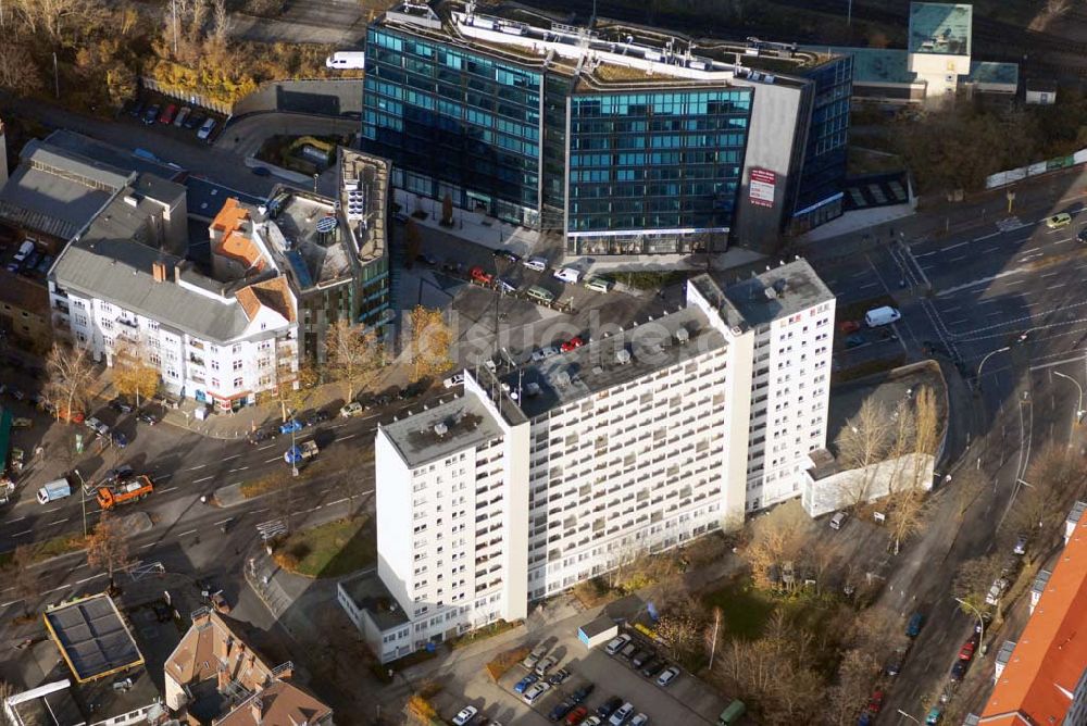 Luftaufnahme Berlin - Seglitz - Blick auf das Wohn- und Geschäftshaus an der Hauptstrasse 92 in 12159 Berlin