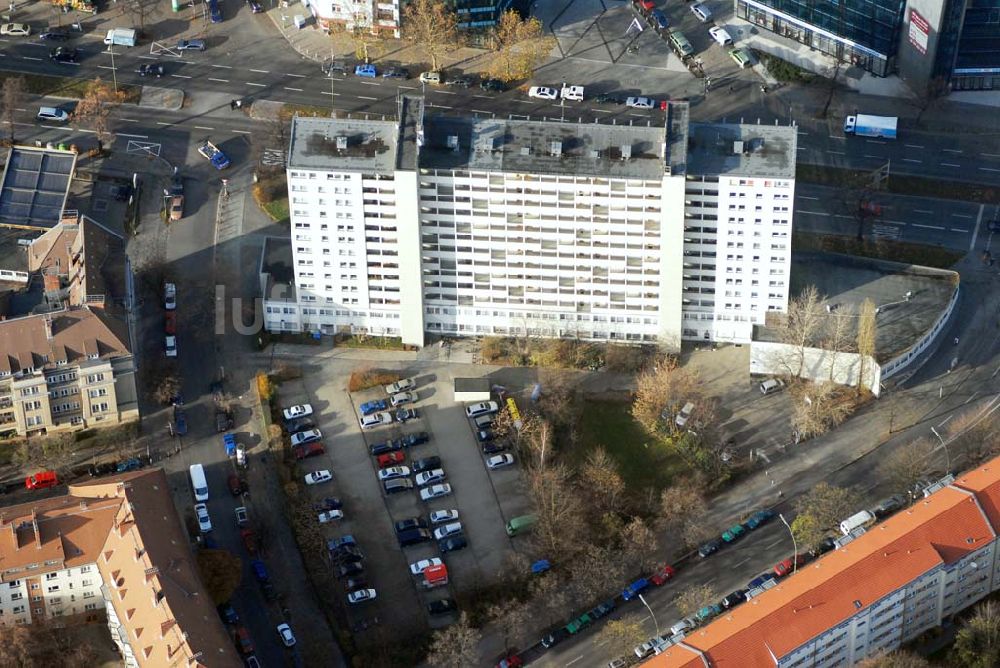 Berlin - Seglitz von oben - Blick auf das Wohn- und Geschäftshaus an der Hauptstrasse 92 in 12159 Berlin