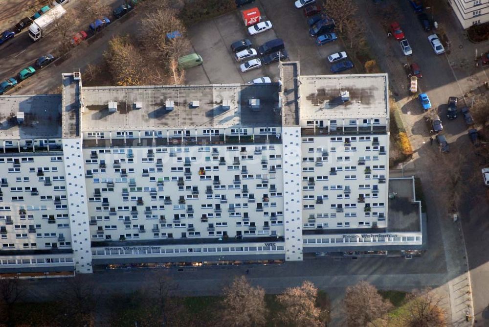 Luftbild Berlin - Seglitz - Blick auf das Wohn- und Geschäftshaus an der Hauptstrasse 92 in 12159 Berlin