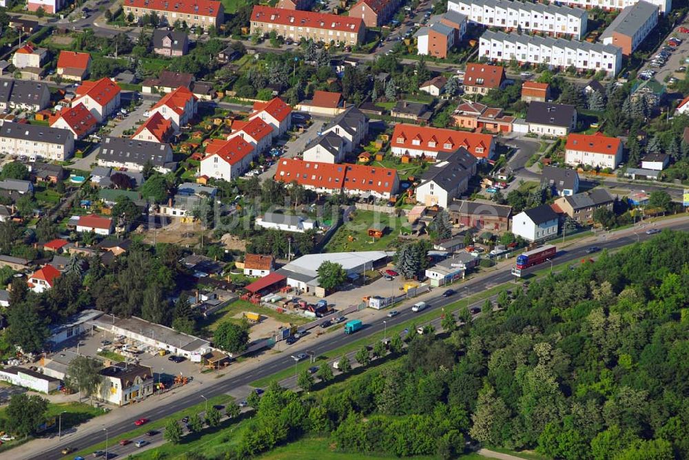 Berlin von oben - Blick auf das Wohn- und Gewerbegebiet Biesdorf-Süd an der B1