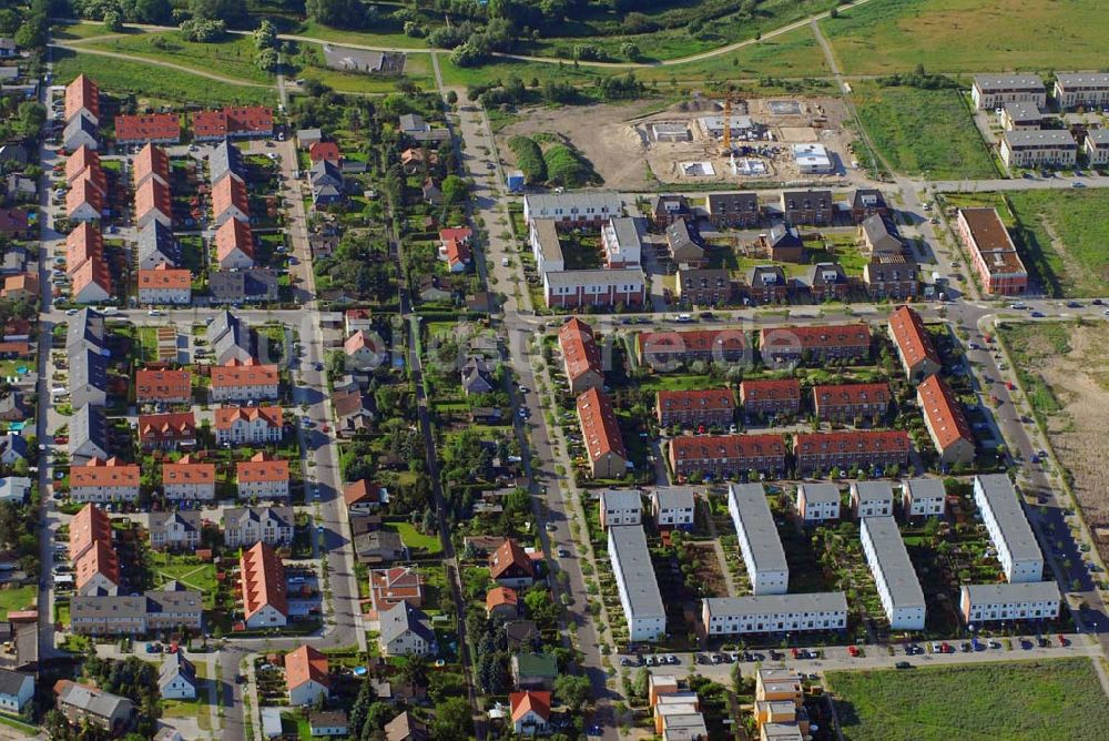 Berlin von oben - Blick auf das Wohn- und Gewerbegebiet Biesdorf-Süd an der B1