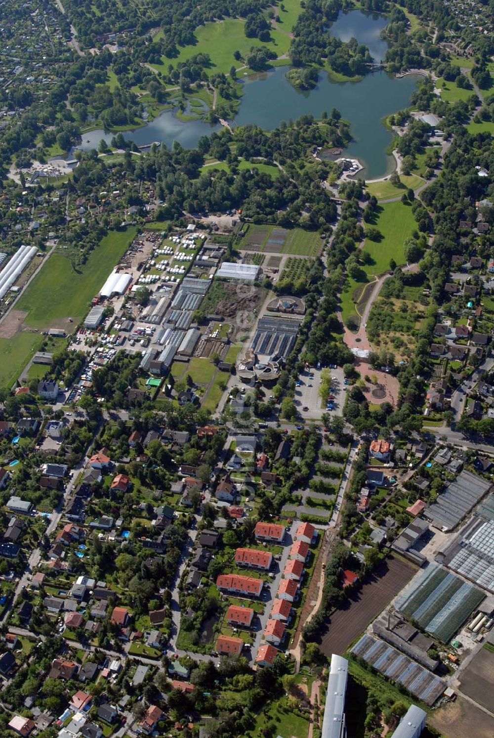 Berlin aus der Vogelperspektive: Blick auf die Wohnanlage Britzer Gärten der cds Wohnbau Berlin GmbH am Britzer Graten in Berlin-Britz